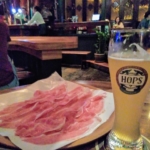 パタヤのドイツ料理レストラン、『Hops Brew House／ホップスブリューハウス』は、クラフトビールが美味しい♪